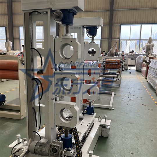 PA စာရွက် Extruer တပ်ဆင်ထားလျက်ရှိသည်