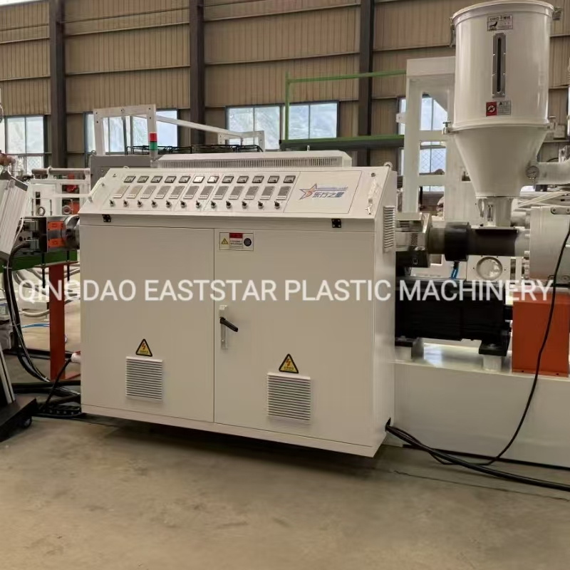 PVC Single-outlet, ပိုက်လိုင်းပိုက်လိုင်းကိုပိုက်ကွန်ကော့စ်သုံးပစ္စည်းကိရိယာများကိုဖောက်သည်တစ် ဦး ၏စက်ရုံတွင်အောင်မြင်စွာဆက်လက်တင်ဆက်ပြီးထုတ်လုပ်နိုင်ခဲ့သည်။