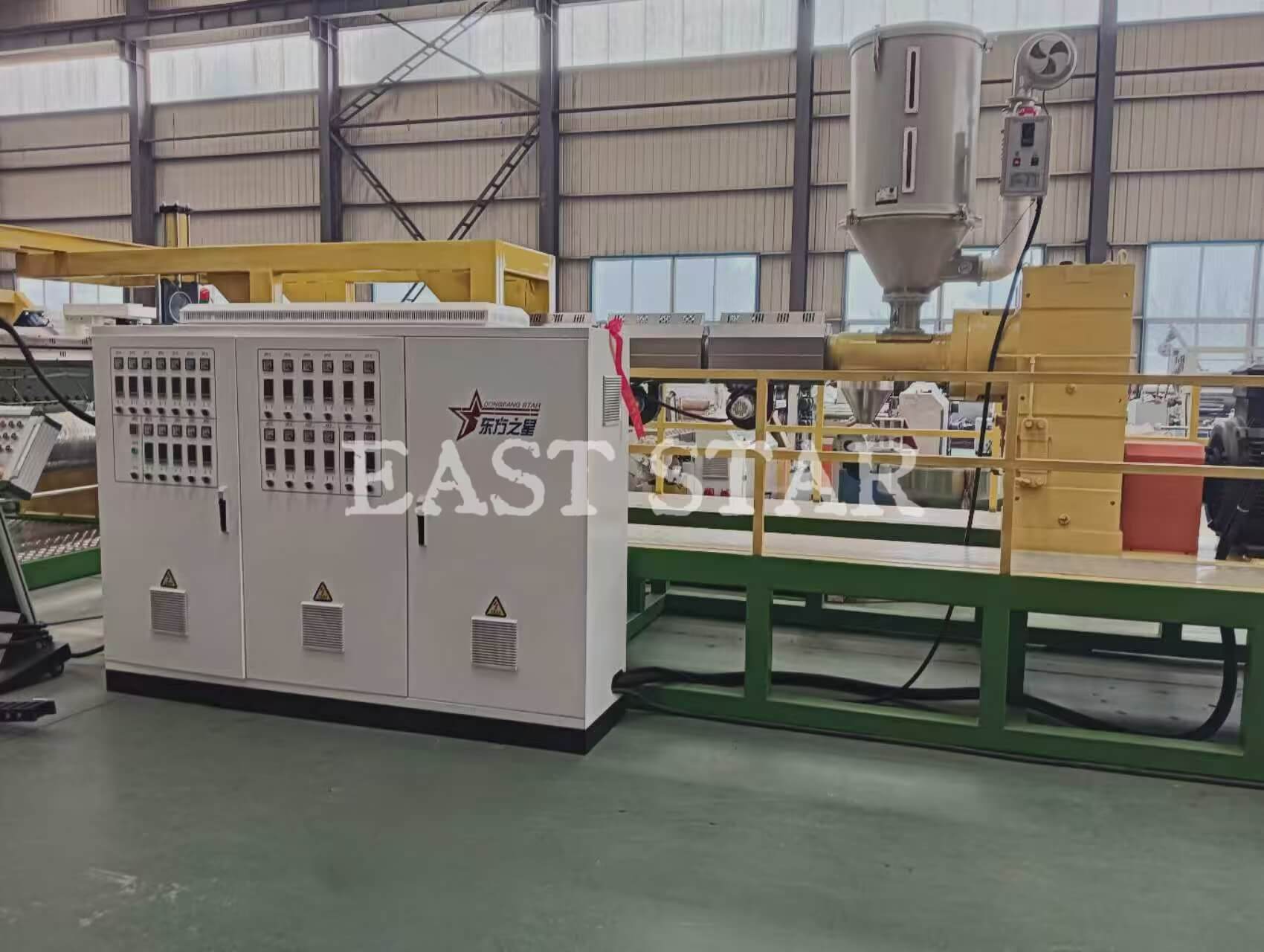 အောင်မြင်မှုဆန်းသစ်တီထွင်မှု! Qingdao Eaststar အသစ် 2.4-Meter Mansure Belt Sheets Extressue ကိုအောင်မြင်စွာလှိမ့်ထုတ်လိုက်သည်
