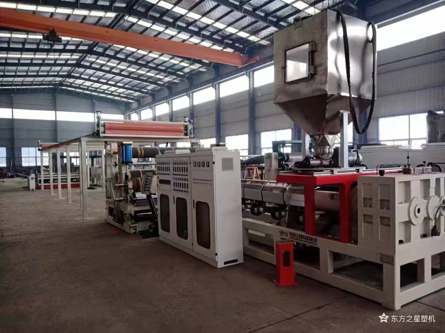 TPE / SBS / PVC Composite Car Composite Car Composite Car Composite Car Composite Car Production Line တွင်တီထွင်ဆန်းသစ်တီထွင်မှုကိုမောင်းနှင်သည်။
