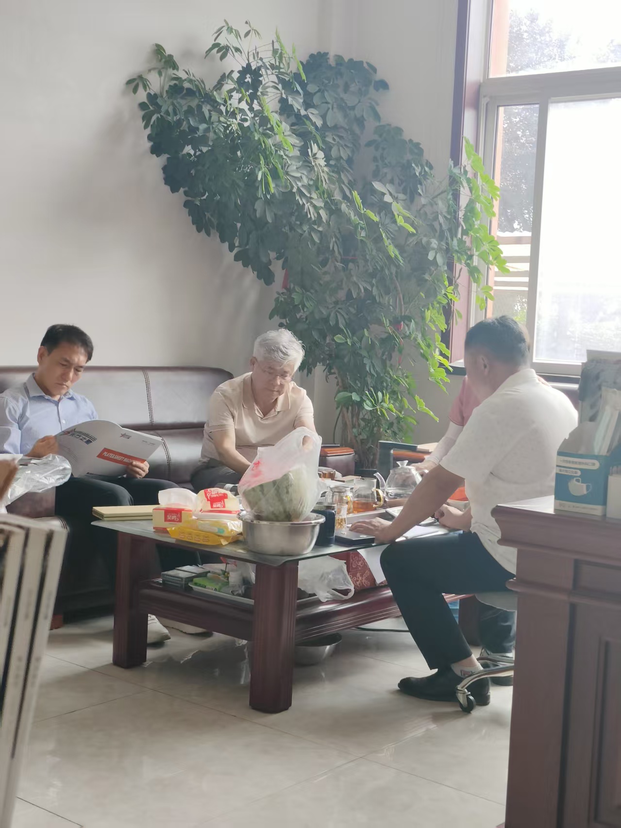 နိုင်ငံရပ်ခြားစျေးကွက်များတွင်၎င်း၏တည်ရှိမှုကိုပိုမိုနက်ရှိုင်းစွာလုပ်ဆောင်ခြင်းဖြင့်၊ ကာလရှည်တောင်ကိုရီးယားဖောက်သည်တစ်ဦးသည်ကျွန်ုပ်တို့၏ PVC အခင်းပစ္စည်းများကိုစစ်ဆေးရန်ကျွန်ုပ်တို့၏ကုမ္ပဏီသို့တစ်ဖန်လာရောက်လည်ပတ်ခဲ့သည်။